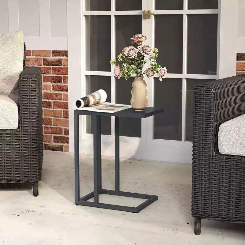 Table d'appoint en forme de C avec structure en métal pour canapé