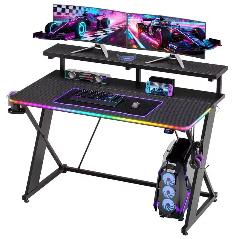 Bureau d'ordinateur de jeu avec éclairage synchronisé avec la musique