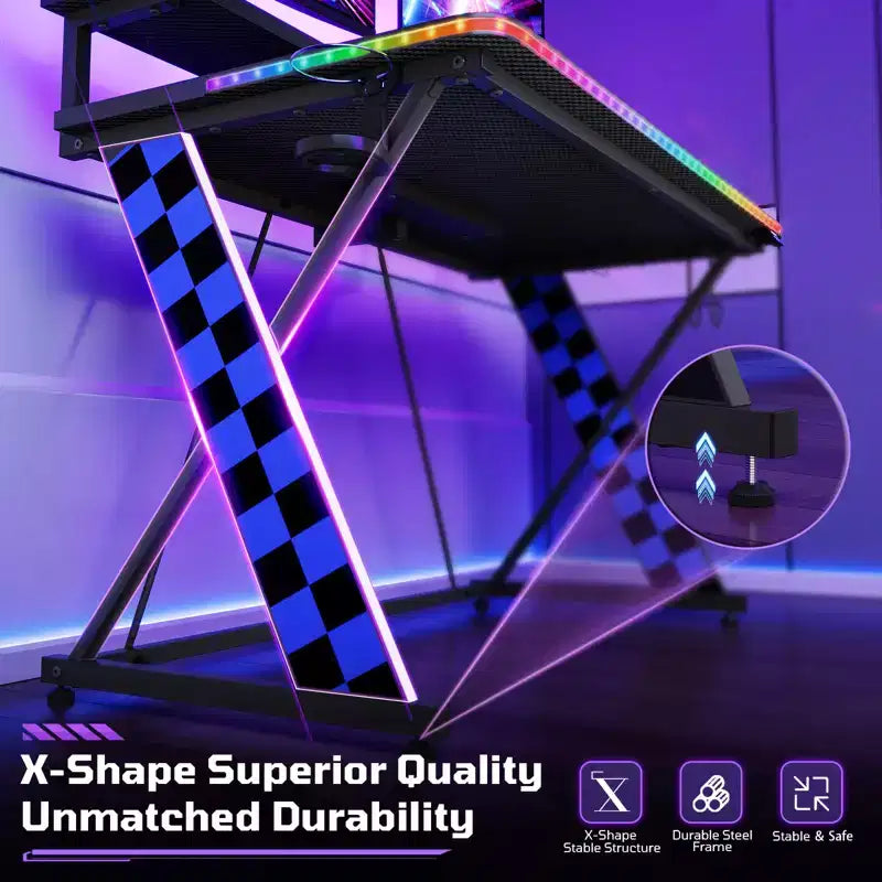 Bureau d'ordinateur de jeu avec éclairage synchronisé avec la musique