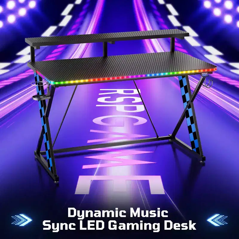 Bureau d'ordinateur de jeu avec éclairage synchronisé avec la musique