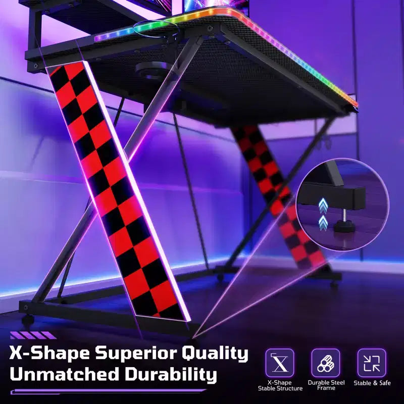 Bureau d'ordinateur de jeu avec éclairage synchronisé avec la musique