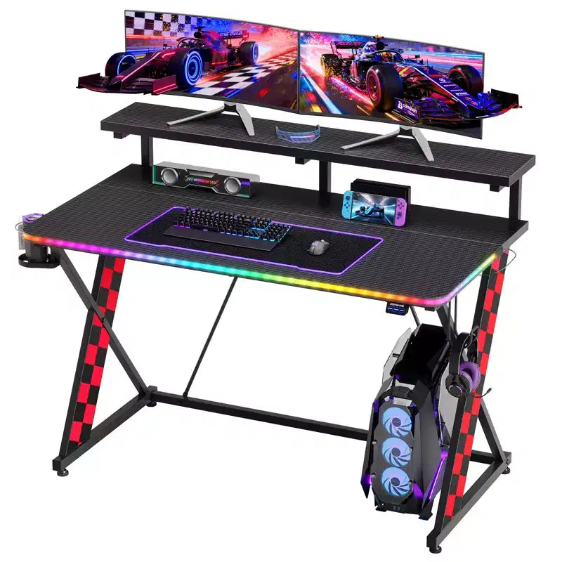 Bureau d'ordinateur de jeu avec éclairage synchronisé avec la musique