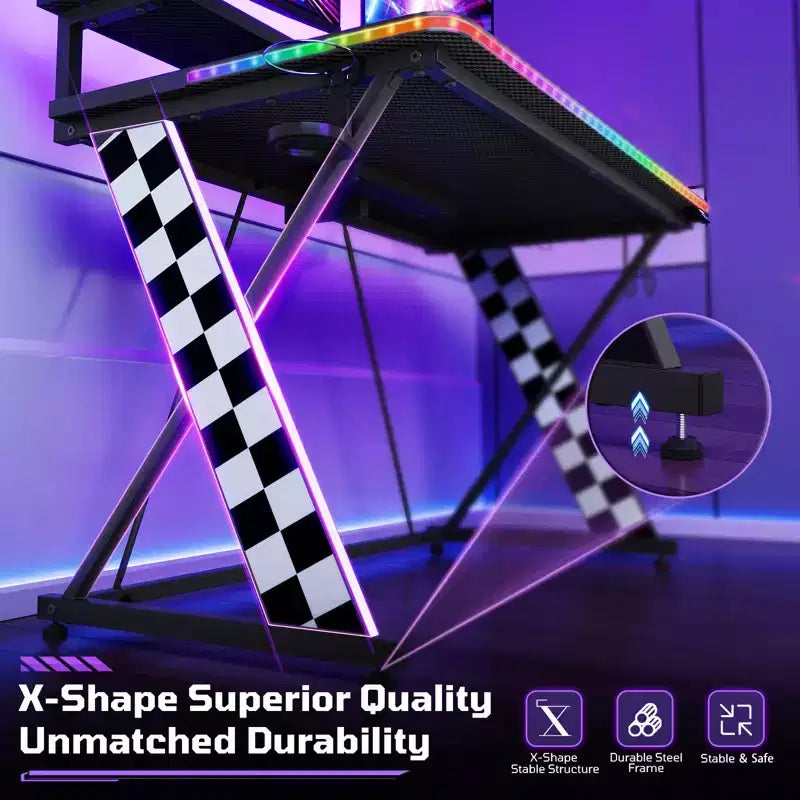 Bureau d'ordinateur de jeu avec éclairage synchronisé avec la musique