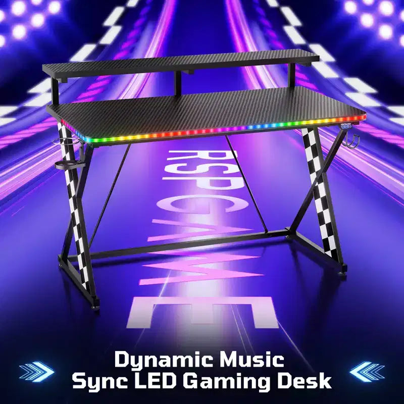 Bureau d'ordinateur de jeu avec éclairage synchronisé avec la musique