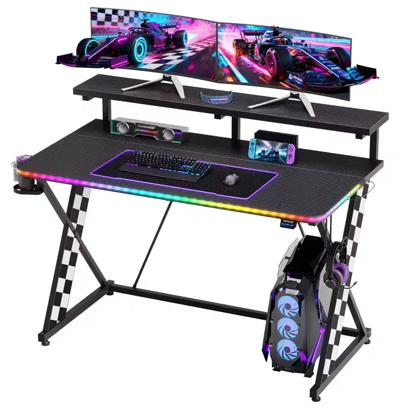 Bureau d'ordinateur de jeu avec éclairage synchronisé avec la musique