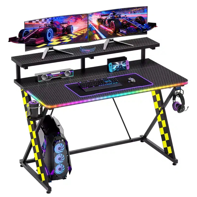 Bureau d'ordinateur de jeu avec éclairage synchronisé avec la musique