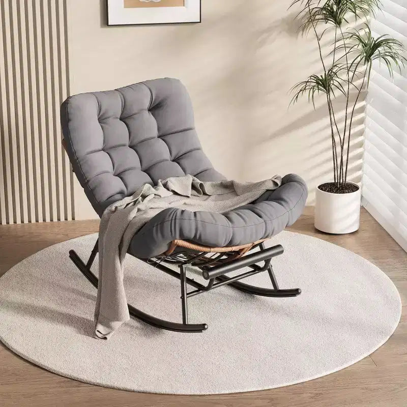Fauteuil à bascule avec coussin et repose-pieds amovibles
